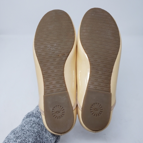 UGG Australia Antora Patent Leather in Nude Flats Size 7 - Picture 7 of 12